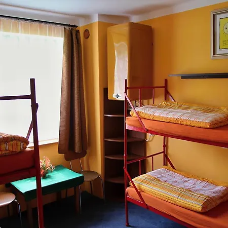 Nocležna Stará škola Hostal *